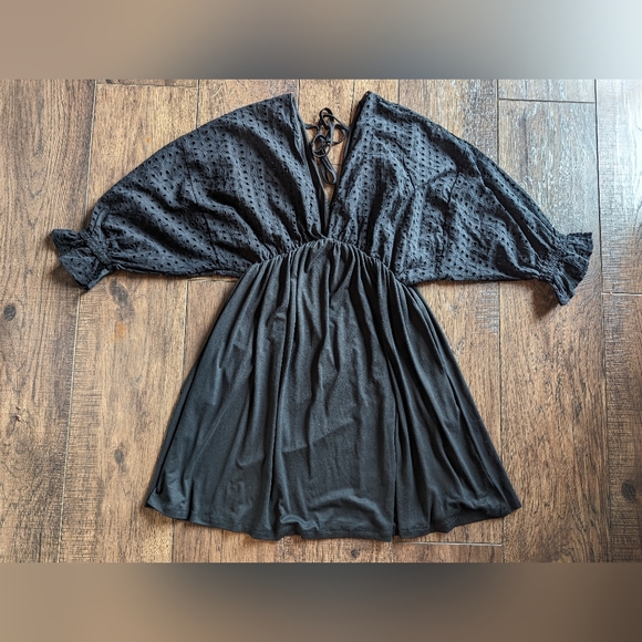 New! NINEXIS Size S Deep Front & Back V Toe Back Bohemian Mini Crochet Coverup - Picture 1 of 16